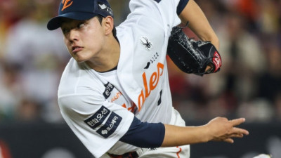 “폰세한테 한국 드라마 배웠어요”…한화 문동주, 전반기 7승으로 증명한 ‘건강한 성장’