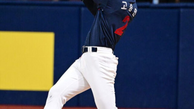 [KBO 리포트] ‘안타→결승타→볼넷→볼넷’…복귀 첫날부터 고승민 존재감 폭발! 승리에 기여해 다행
