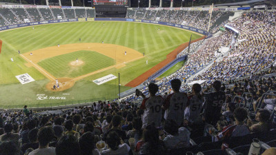 1만3767→9744 단축, '2억명 돌파' KBO리그 초대박 흥행…스포츠분석으로 본 비밀